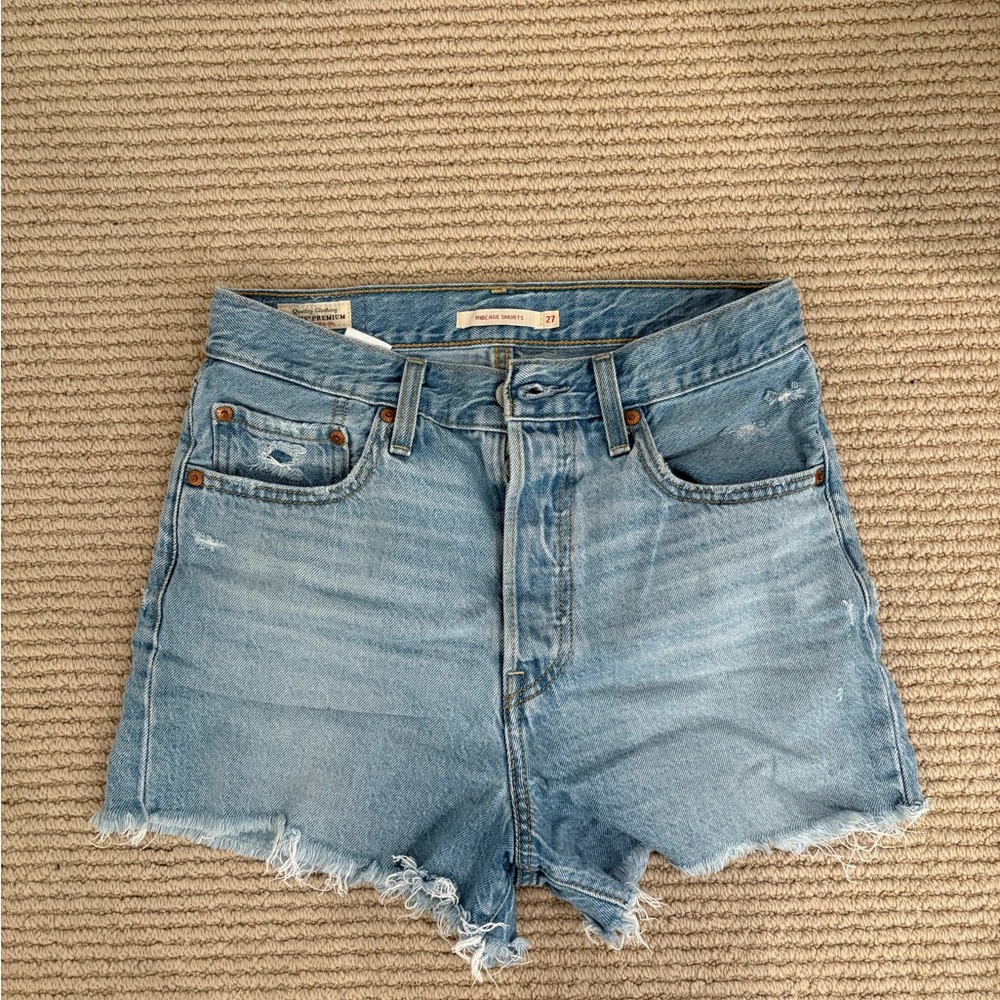 Levi’s Ribcage Shorts
